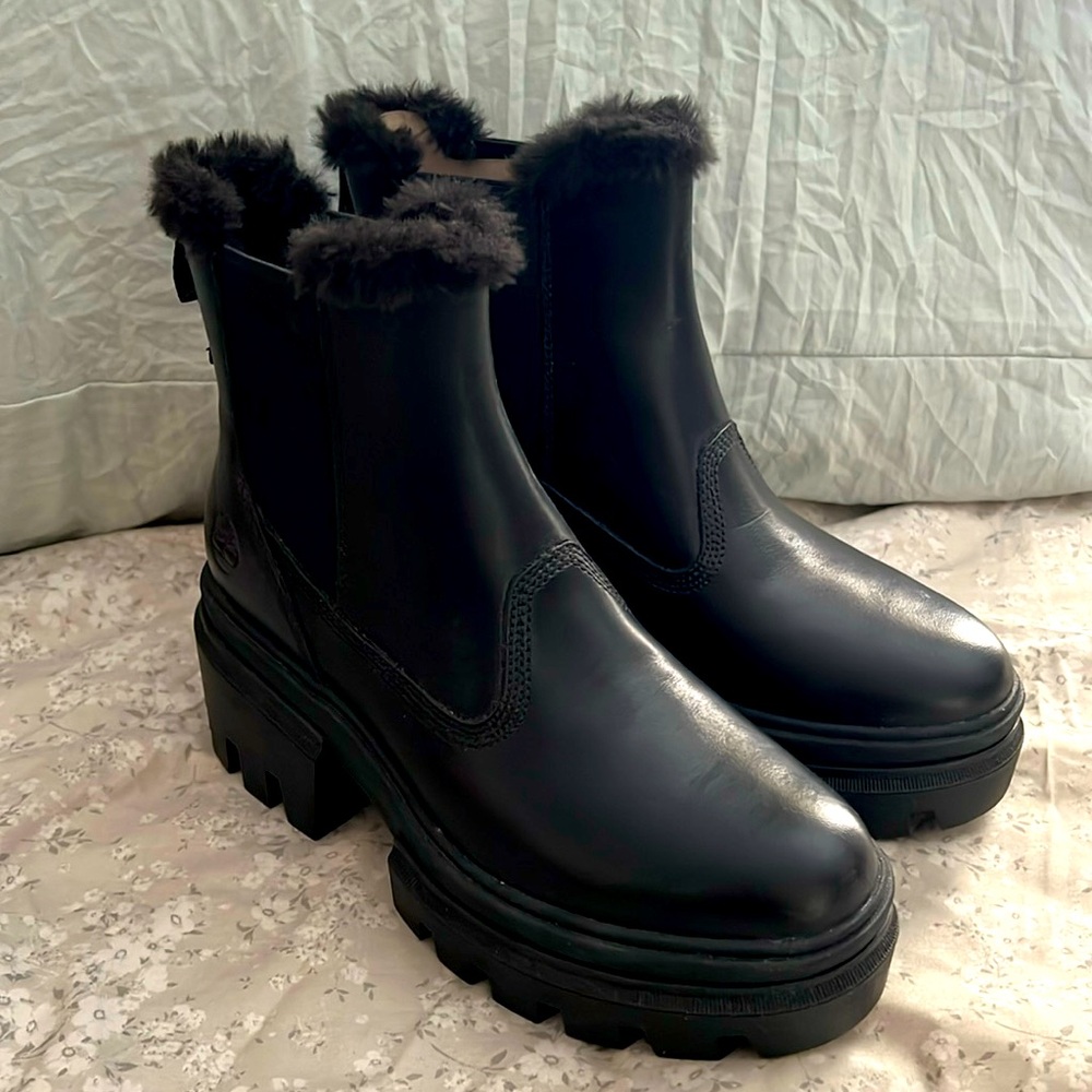 NWOT Timberland women’s boots size 7